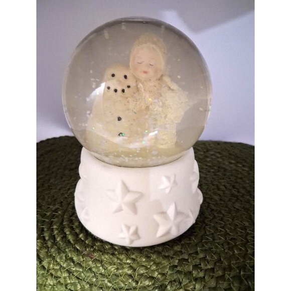 Snow Globe With Child & Snowman Figurine On White Star-Patterned Base Dept 56 Mu - Picture 8 of 8